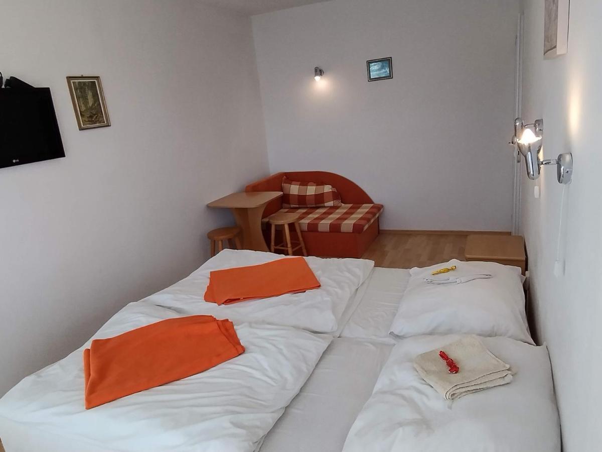 HannaH - Relax dom pod orechom - 2i rodinné štúdio so zdieľanou kuchyňou Trávnica Exterior foto